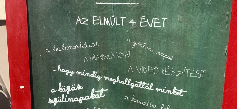 "Köszönjük, Zsuzsi néni, hogy mindig meghallgattál minket!" – plakáton búcsúznak kedvenc tanáruktól a diákok