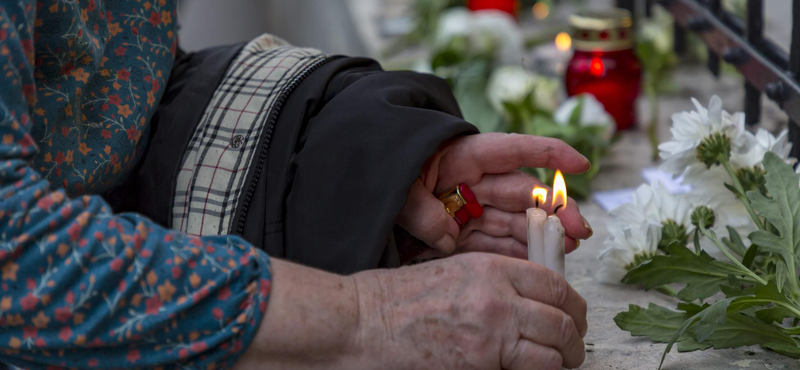 Várják a merülést, ezrével törlik az olcsó utakat - így látják a hajótragédia fejleményeit Dél-Koreából