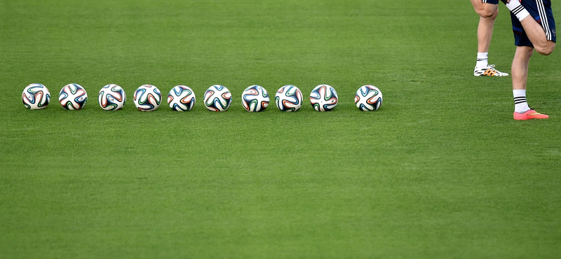 FIFA-vezetőket vitt el a rendőrség, Blatter nem mond le, nem vesznek el senkitől vb-t