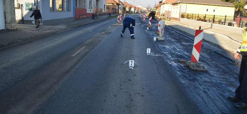 Ilyen tábla talált telibe menet közben egy biciklist - fotó