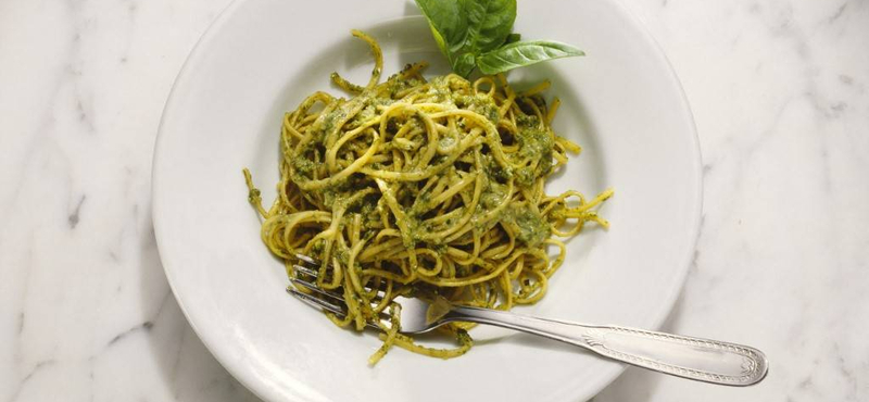 Nem elég olasz a zöld pesto? Lefoglaltak belőle hét tonnát a genovai kikötőben