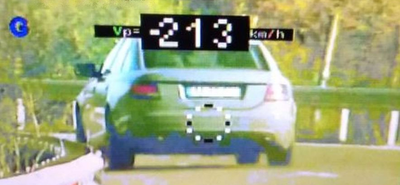 A 213 km/h-s tempó mellé közel félmilliós bírság járt egy autósnak Nógrádban