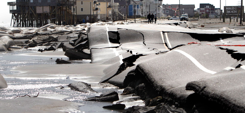 Hullámosra gyűrte az utat Sandy - fotó