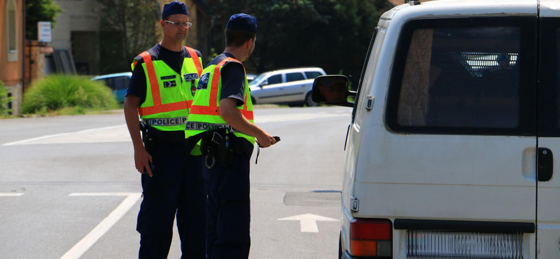 Van olyan papír, amit nem kérhet az igazoltató rendőr a sofőrtől