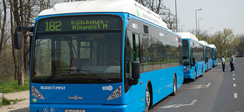 Átadták az első gázos buszokat Budapesten – fotó