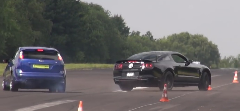 Egy Shelby Mustanggal még egyenesen menni is nehéz? – videó