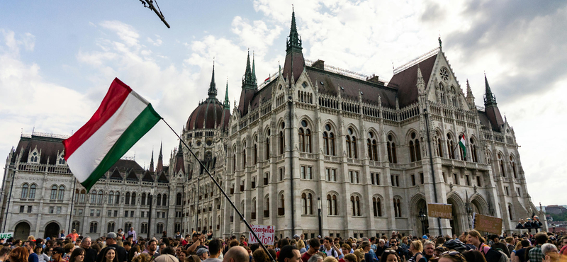 Jövő héten szavazhat a parlament a pedagógusstátusz-törvényről