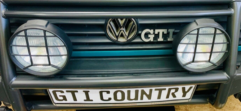 A sportos divatterepjárók ősatyja: 14 millió forintért hirdetnek egy régi Golf Country GTI-t