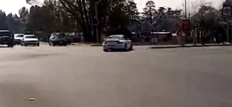 Tesztúton zúzták le a Porsche 911 GT3-ast - videó