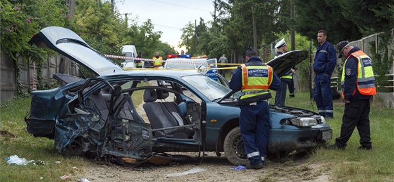 Lopott volt a Kerepesen rommá tört autó