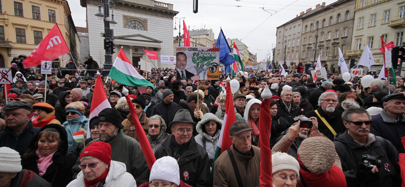 Ezrek demonstráltak a Milla rendezvényén