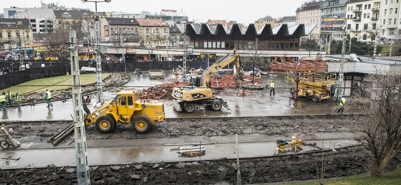 Jól figyeljen oda, ha a 4-es, 6-os-ra akar felszállni a Széll Kálmán téren