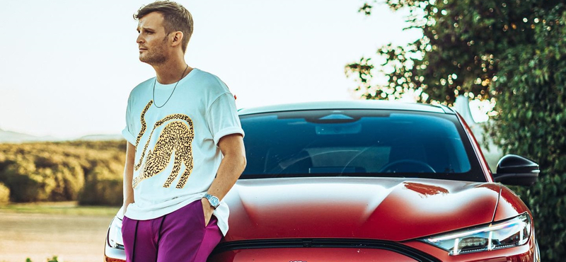 Ez mégiscsak egy Ford Mustang, egy sportautó
