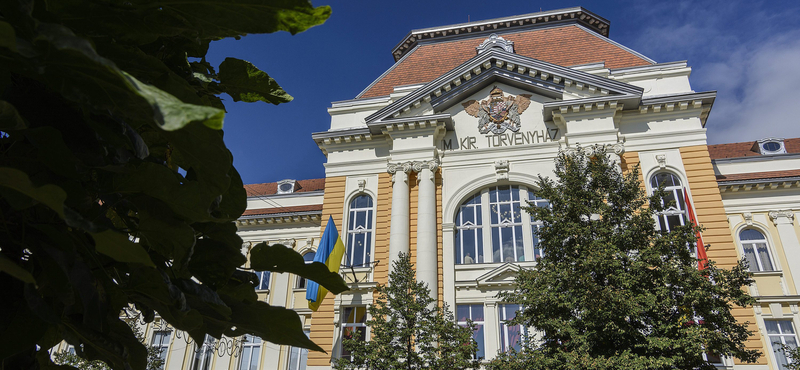 Megint „elszámolta” magát a kormány: az eredetileg tervezett sokszorosa ment az egyházaknak és a határon túlra 