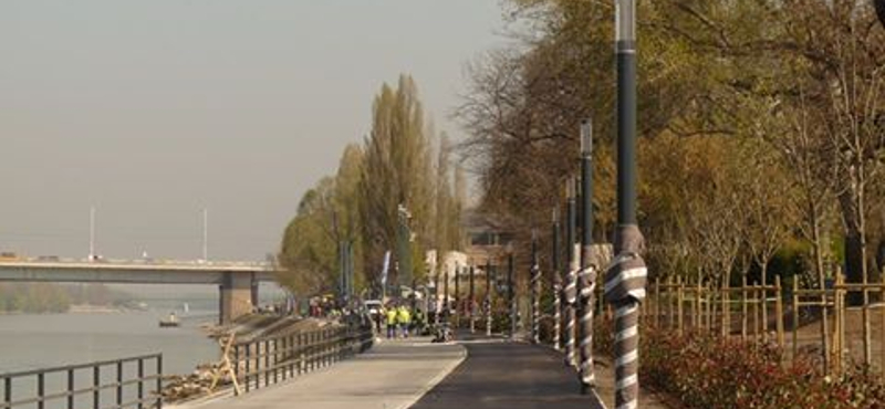 Vélhetően lett egy újabb fura bicikliútja Budapestnek