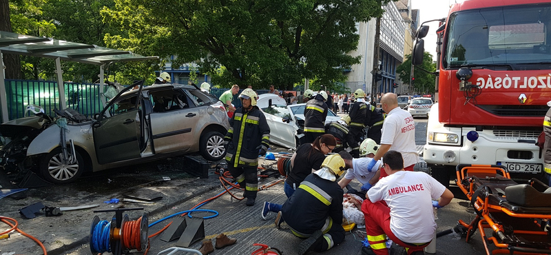 A Fővárosi Vízművek munkatársai haltak meg a Dózsa György úti balesetben