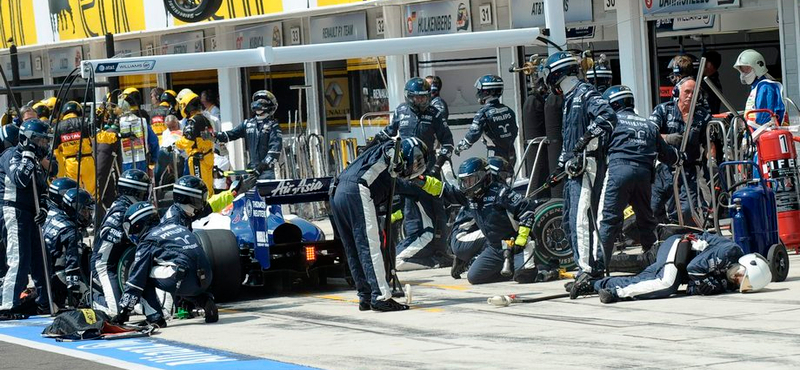 Kiderült, miért repült el Rosberg kereke a boxutcában 