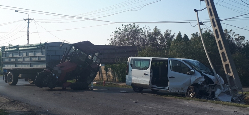 Heten megsérültek egy balesetben Dobozon