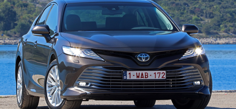 Hogy mondják japánul, hogy Passat? Kipróbáltuk az új Toyota Camryt