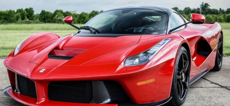 550 millió forintért vették, most 2 milliárdért árulják a 0 kilométeres Ferrarit