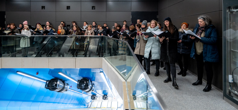 Szokatlan módon köszönte meg Karácsony Gergely a két újonnan átadott metrómegállót