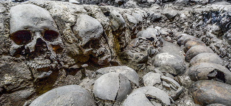 Már 795 emberi koponyára bukkantak az ősi azték templomban – videó