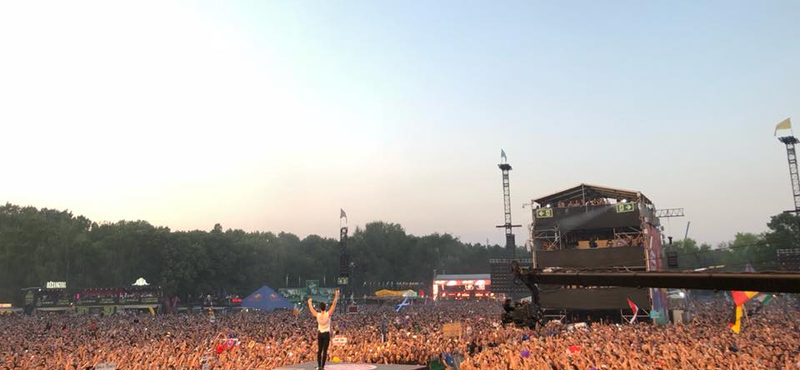 Kenyérre kente Shawn Mendes a tiniket a Szigeten