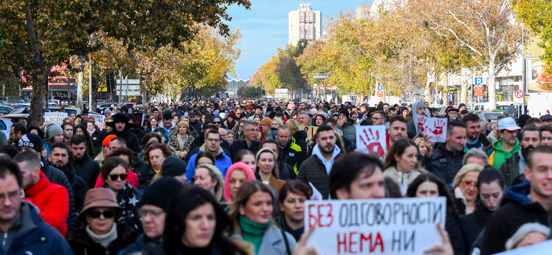 Több ezren tüntettek egy hónappal az újvidéki tragédia után