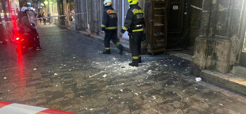 A járdára omlott a történelmi Unger-ház homlokzatának egy része a Múzeum körúton