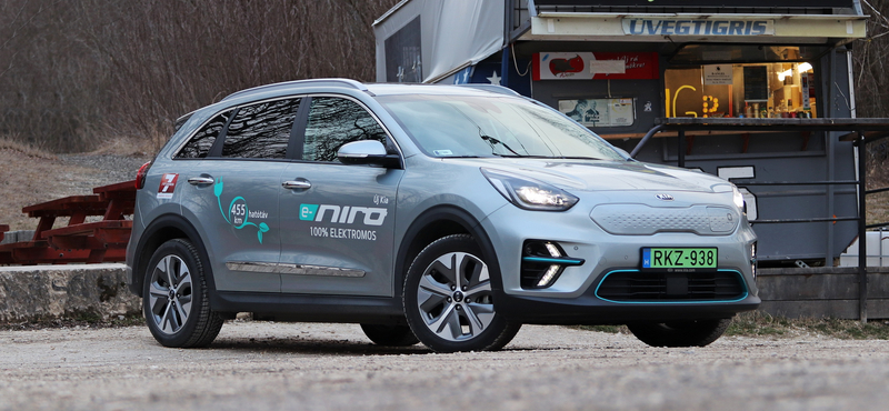 Talán a legjobb mostani villanyautó: teszten a Kia e-Niro