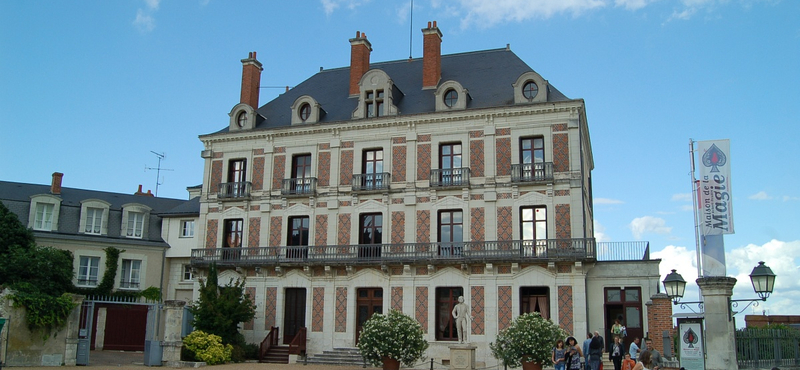 Videó: rémes robajjal torzul el egy villa a Loire-völgyében