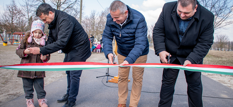 Megint gyerekekkel sikerült átadni valamit