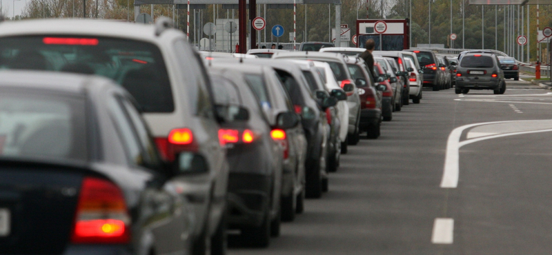 Beállt az M7-es a Balaton előtt egy baleset miatt