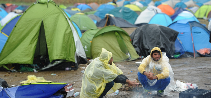 Kezdik megtudni a menekültek, hogy szigorítják a határzárat