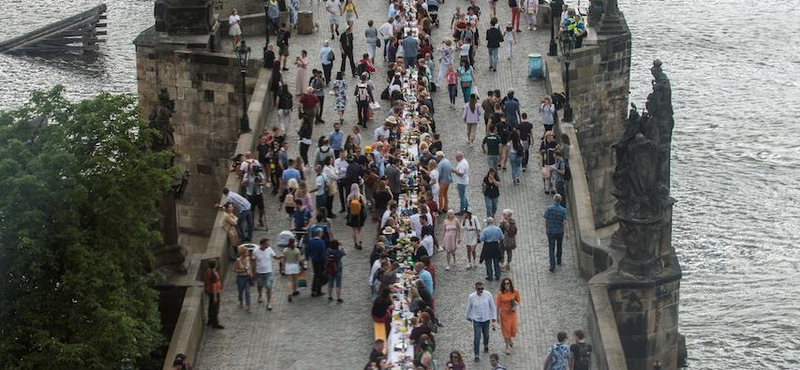 Csehország nem válogat, inkább beenged minden beoltott uniós turistát