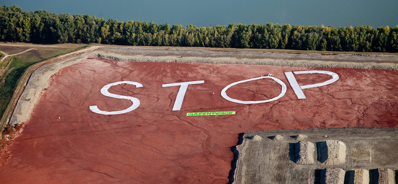 Pert indíttatna a Greenpeace az almásfüzitői vörösiszap miatt