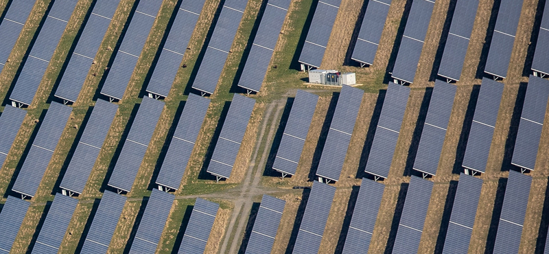 Bekapcsolták a világ legnagyobb napelemfarmját, 6 000 000 000 kWh-ot fog termelni évente