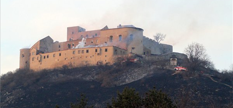 Újra lángra kapott a krasznahorkai vár