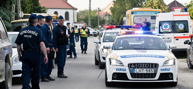 Folyamatosan erősítik a gátat Győrújfaluban