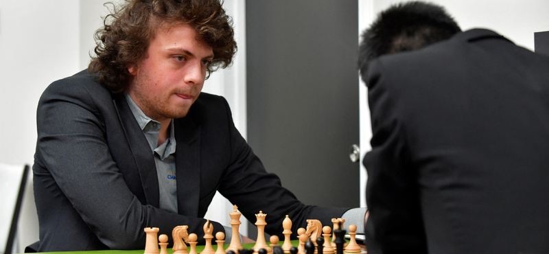 Hans Niemann beperelte az őt csalással vádoló Magnus Carlsen sakkvilágbajnokot