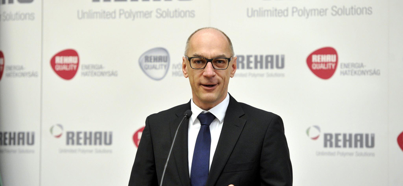 Rehau: hétszáz új munkahelyhez hétmilliárd állami támogatás