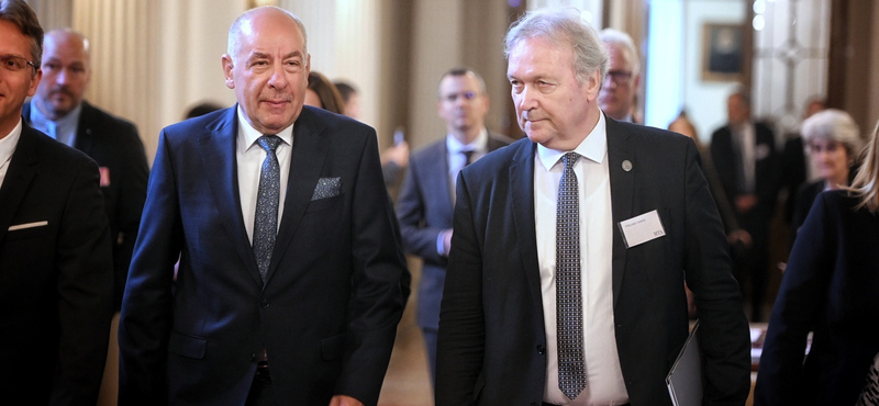 Pengeváltás az Akadémia ünnepi közgyűlésén: Freund odaszúrt, Hankó visszavágott