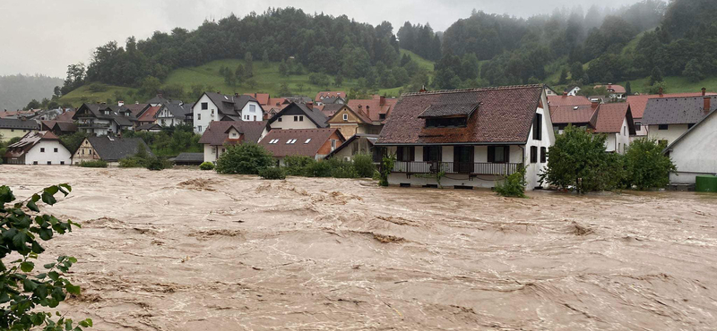 Helikoptereket küld a honvédség, hogy segítsék a mentéseket Szlovéniában