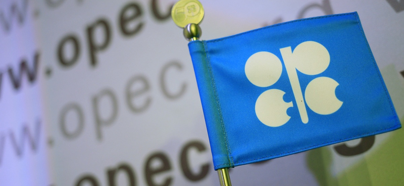 Rendkívüli OPEC-ülés jöhet a zuhanó olajárak miatt