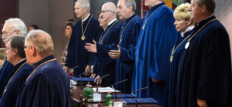 Két-háromszoros fizetésemelést kaphatnak az állami csúcsvezetők januártól