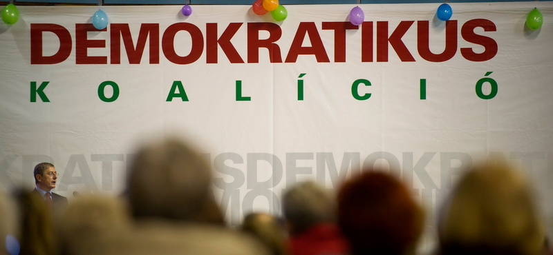 Szájer és a Fidesz-frakció döntése segíthet Gyurcsányéknak