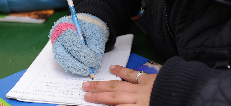 Tanulás sapkában, kabátban – meddig tűrik a diákok?