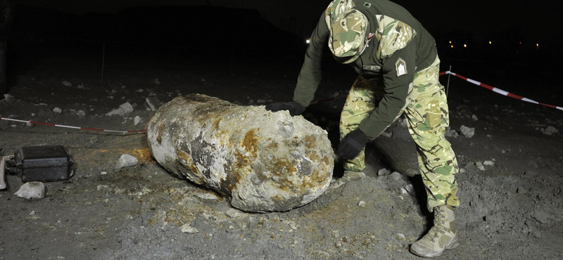 Hatástalanították az egytonnás bombát a IX. kerületben – fotók