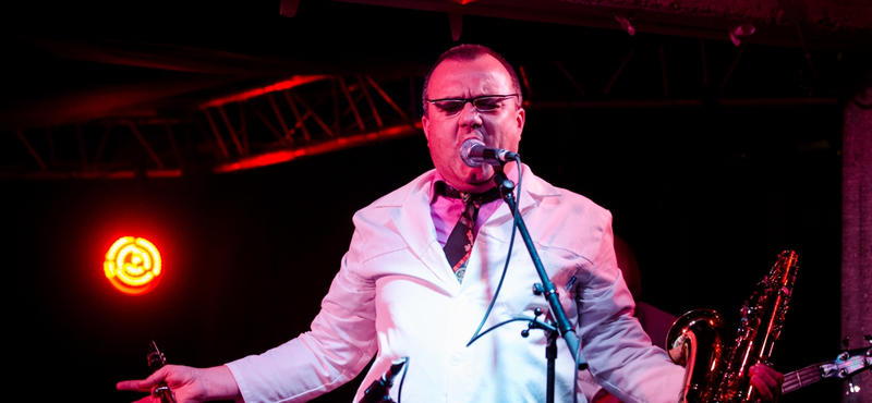 "Bár a boogie-ról már hallottunk, azonban bordélyházban még sohasem voltunk”