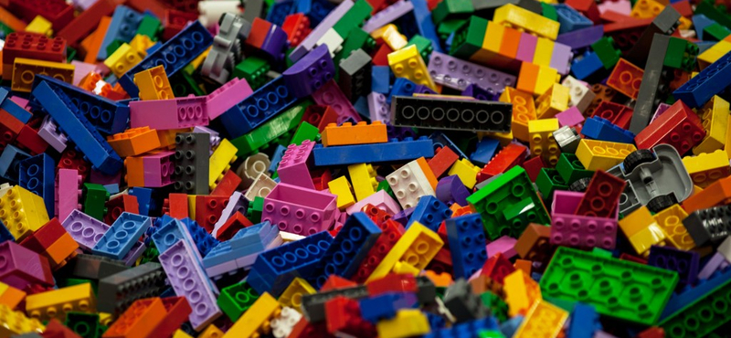 Lego-rajongó felnőtteknek indít pályázatot a játékgyár és a MOME